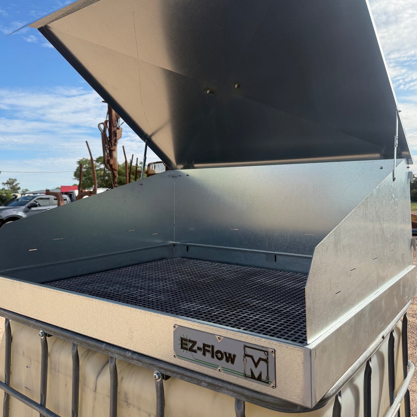 EZ-Flow base tray with Splashguard and Lid - Next Generation