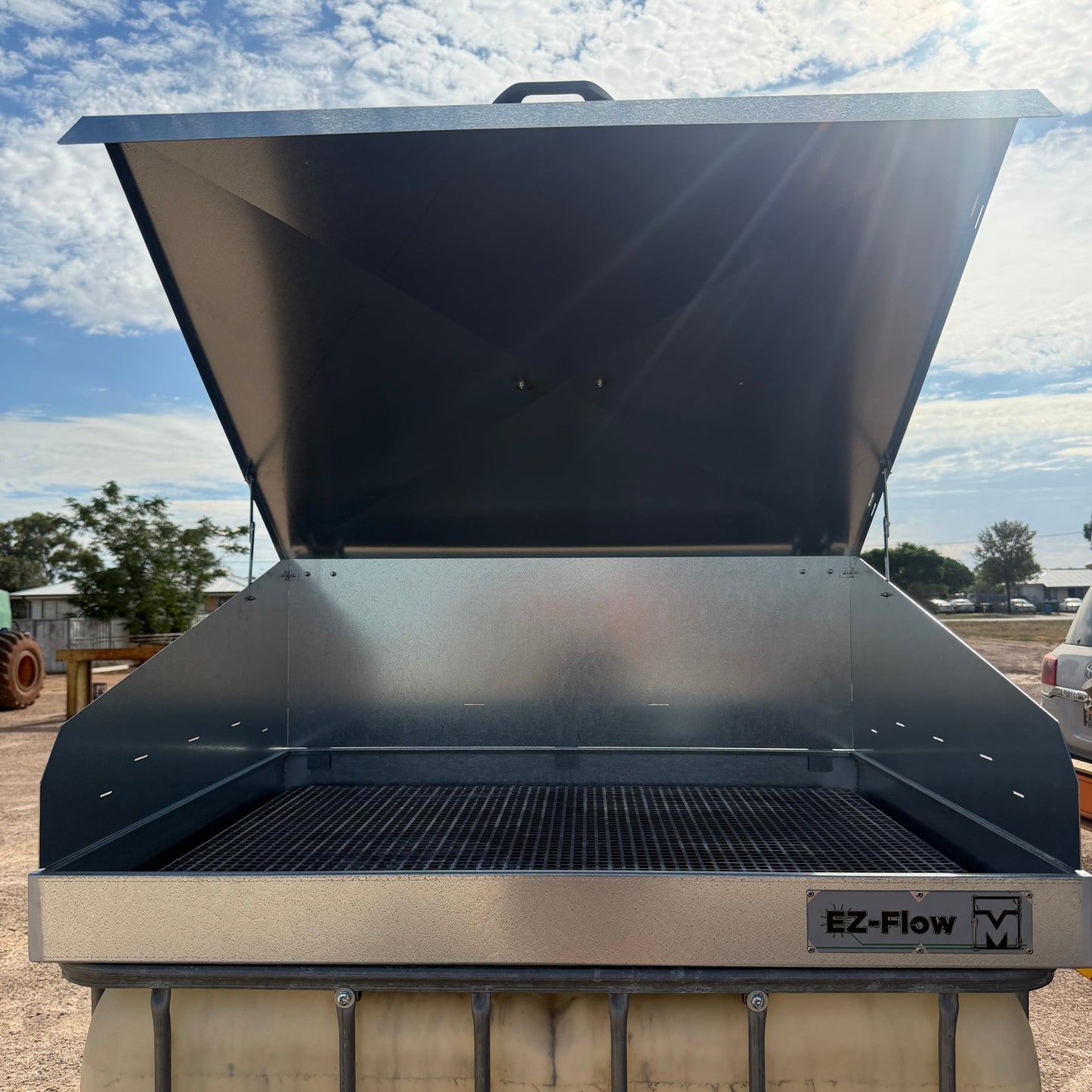 EZ-Flow base tray with Splashguard and Lid - Next Generation