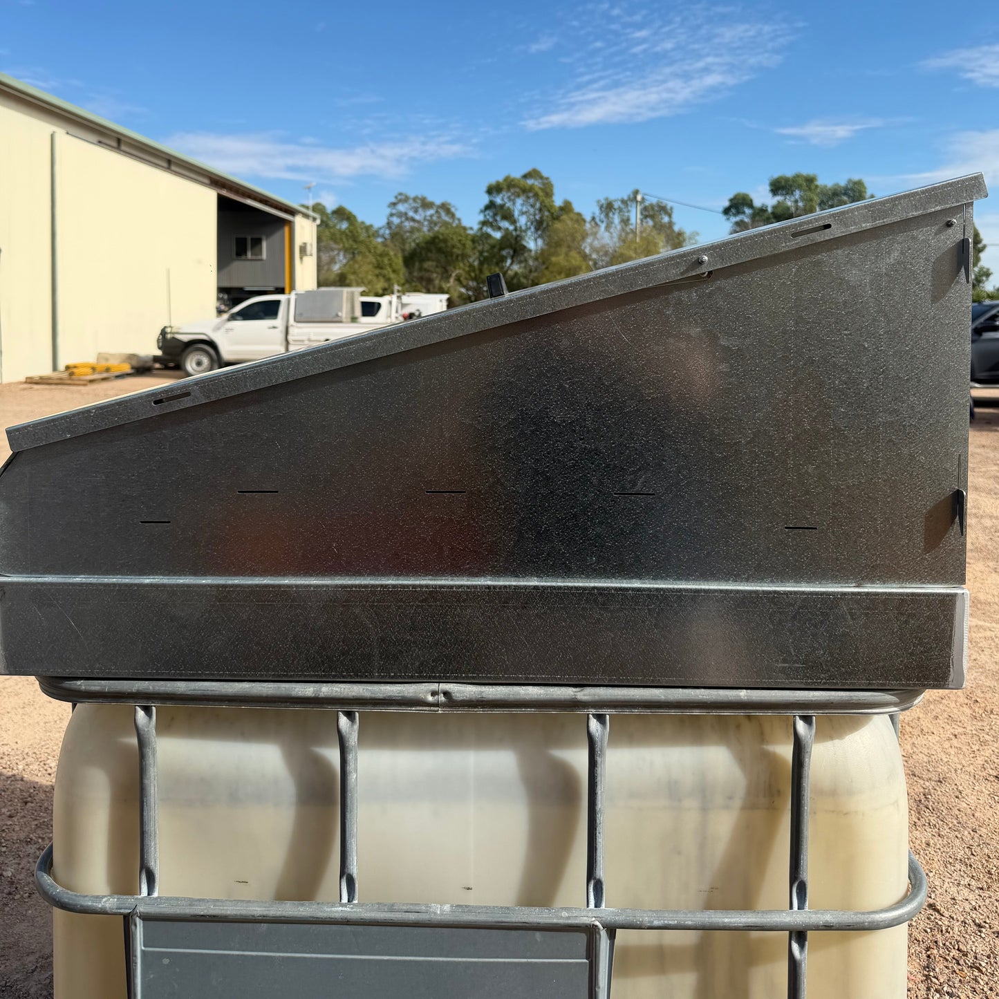 EZ-Flow base tray with Splashguard and Lid - Next Generation